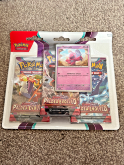 POKEMON - SCARLET & VIOLET PALDEA EVOLVED - Tinkatink 3 Pack Blister BRAND NEW - Image 1