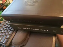 ESV Men's Study Bible (TruTone, Charcoal, Shield Design) by Alistair Begg (2025, 9781433599675 - Image 5