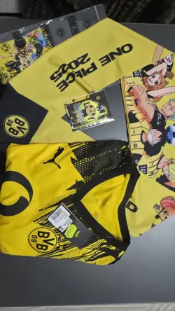 Borussia Dortmund x One Piece Goodie Bag | Luffy Promo Card ST13-003 | Jersey XL - Image 1
