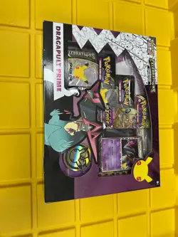 Pokemon TCG Celebrations Collection: Dragapult Prime Box (POK80938) 820650809385 - Image 1