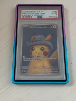 PIKACHU/GREY FELT HAT POKEMON X VAN GOGH SVP EN-SV BLCK STR PRM 2023 085 PSA 6 - Image 1