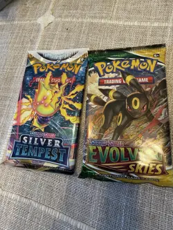 Nintendo Pokemon TCG Sword & Shield Evolving Skies Booster Pack 820650808777 - Image 1