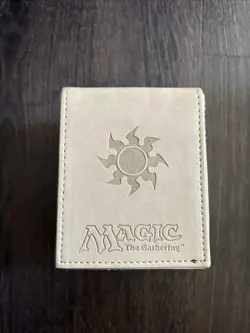 Vintage 2010 ULTRA PRO Magic The Gathering MTG WHITE MANA FLIP BOX MTG Deck Case - Image 3
