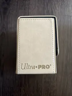 Vintage 2010 ULTRA PRO Magic The Gathering MTG WHITE MANA FLIP BOX MTG Deck Case - Image 4