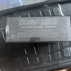 Pokemon TCG - Sword & Shield - Elite Trainer Box ETB Plus Zamazenta New Sealed - Image 2