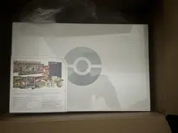 Pokemon TCG Sword & Shield Ultra-Premium Collection Charizard Box English - Image 3