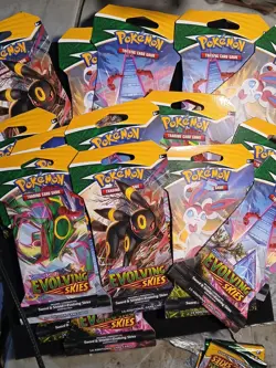Lot of 10 - Pokemon TCG: Sword & Shield Evolving Skies Sleeved Booster Pack - Image 1