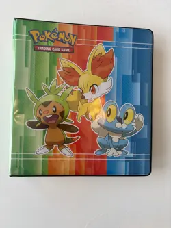 Ultra Pro Pokemon 2'' 3-Ring Binder Kalos Starters with 44 Pages of Misc Cards - Image 1