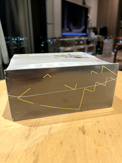 *PLASTIC TEAR* Pokemon TCG 25th Anniversary Celebrations Elite Trainer Box (ETB) - Image 4