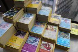 Pokemon TCG 100 CARD LOT COMMON/UNCOMMON GUARANTEED RARE/Vmax/V and More!! - Image 3