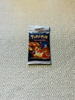 Wizards of the Coast Pokemon Base Set Booster Pack 742818061582 - Image 1