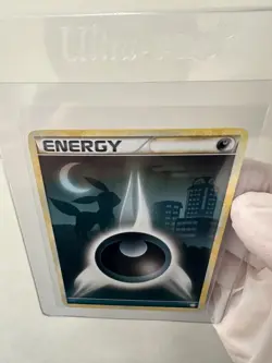 2010 Pokemon HGSS Umbreon Dark Energy 121/123 (non-holo) Lightly Played - Image 3