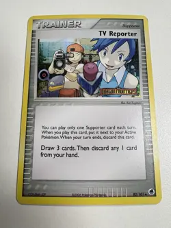 Pokemon TCG Trainer Tv Reporter Dragon Frontiers Stamp Holo - Image 1