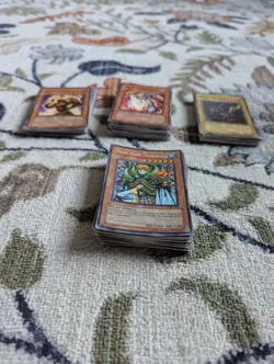 YUGIOH 100 VINTAGE CARD BUNDLE NOSTALGIC JOBLOT COLLECTION NEAR MINT COMMON/RARE - Image 2