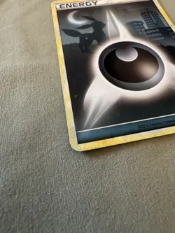 Darkness Energy #121/123 Pokemon HeartGold SoulSilver (HS) (NM) (Umbreon Art) - Image 2