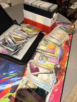 Pokemon Collection - Pokedex Box Binder and 600+ of Cards Bundle - Image 2