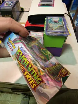Sealed 3 Pack Evolving Skies Hanger Box Pokemon TCG Sword & Shield booster - Image 4
