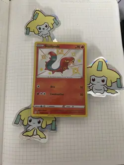 🔥 Sizzlipede -SV018/SV122 - Shining Fates - Shiny Vault - Pokemon TCG Card - Image 1