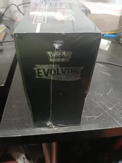 Pokemon TCG: Evolving Skies Elite Trainer Box ETB Sealed (LOOK AT PICS) - Image 2
