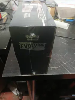 Pokemon TCG: Evolving Skies Elite Trainer Box ETB Sealed (LOOK AT PICS) - Image 4