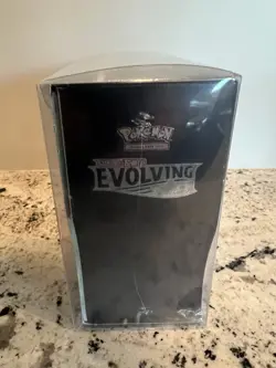 Pokemon TCG: Sword & Shield Evolving Skies - ETB Small Tear Please See Pics. 820650808944 - Image 2