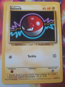 Voltorb Common 67/102 Pokemon TCG Base Set Unlimited WOTC Vintage Played - Image 1