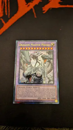 ** DRAGON MASTER MAGIA ** 1ST EDITION PRISMATIC ULTIMATE RARE RA04-EN055 YUGIOH - Image 3