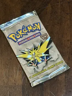 POKEMON FOSSIL BOOSTER PACK ZAPDOS ART WOTC 1999 FACTORY SEALED U HEAVY U - Image 2
