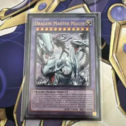 DRAGON MASTER MAGIA - 1ST EDITION PRISMATIC ULTIMATE RARE RA04-EN055 YUGIOH - Image 1