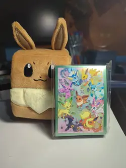 Eevee Plush Deck Box & Card Sleeves Pokemon Prismatic Evolutions - Image 1