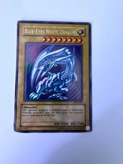 Yugioh - Blue-Eyes White Dragon - Ultra Rare - SDK-001 - Unlimited - HP/Creased - Image 1