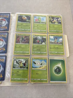 Pokemon Vivid Voltage Base Set Lot - Image 4