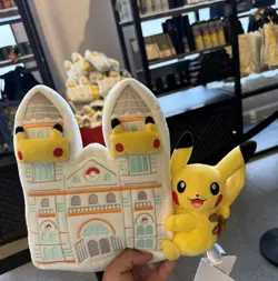 Pokemon x Natural History Museum Pikachu Jumbo Promo Card And Plush - Image 2