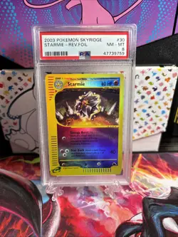 2003 POKEMON SKYRIDGE #30 STARMIE-REVERSE FOIL PSA 8 - Image 1