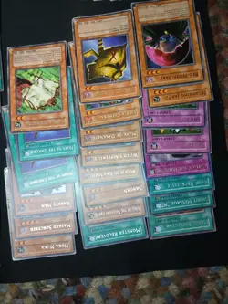 Vintage Yu-Gi-Oh Card Lot Read Description (HP-DMG)Rares Ultra Blue Eyes - Image 2