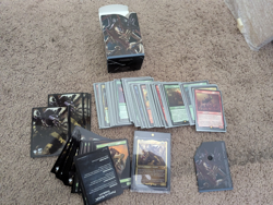 MTG Warhammer 40k Tyranid Swarm Commander Deck w/sleeves - Image 1