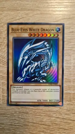 YuGiOh - Blue-Eyes White Dragon - DPKB-EN001 - Near Mint - Super Rare - Image 1