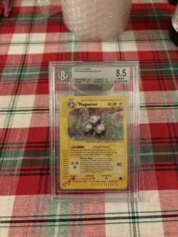 Beckett 2003 Pokemon Skyridge Magneton 8.5 NM-Mint English H18/H32 Holofoil Rare - Image 1