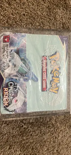 Pokemon TCG Sword & Shield - Chilling Reign Booster Box W Acrylic Display Case 820650818462 - Image 2