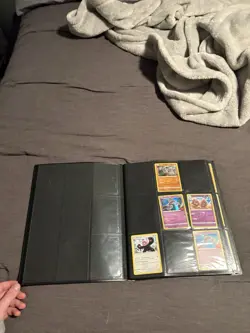 Pokemon TCG 9-Pocket Card Binder with 20 pages comes with 211 cards in it - Image 3