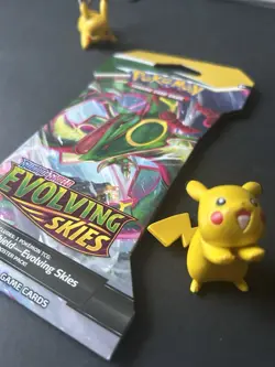 Pokemon TCG: Sword & Shield - Evolving Skies Sleeved Booster Pack Unopened 820650808784 - Image 4