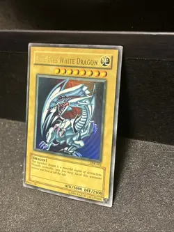 Yu-Gi-Oh! TCG Blue-Eyes White Dragon Kaiba SDK-001 Unlimited Ultra Rare - Image 3