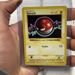Pokemon Voltorb 67/102 Base Set (Shadowless) Regular Pokemon MP Vintage Common - Image 1