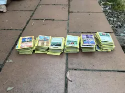 RANDOM ASSORTMENT OF POKEMON CARDS - Image 1