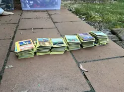 RANDOM ASSORTMENT OF POKEMON CARDS - Image 2