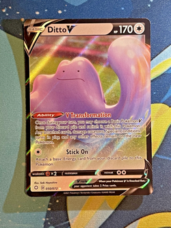 Pokemon TCG Ditto V Shining Fates 050/072 Holo Ultra Rare - Image 1