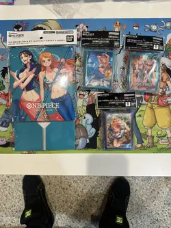 ONE PIECE CARD GAME: NAMI AND ROBIN STORAGE DECK BOX & 3X Sleeve Packs Vivi - Image 1