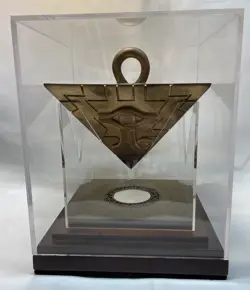 Yu-Gi-Oh! Millennium Puzzle Duelist King Champion Trophy 2004 Konami Authentic - Image 1