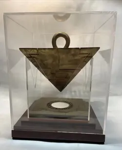 Yu-Gi-Oh! Millennium Puzzle Duelist King Champion Trophy 2004 Konami Authentic - Image 2