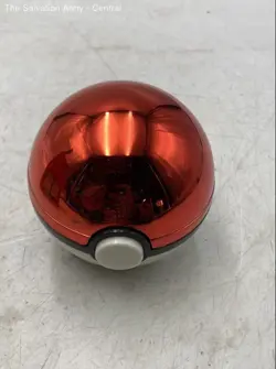 Pokemon 23K Gold-Plated Limited Edition Ball With Poliwhirl Trading Card In Box - Image 2